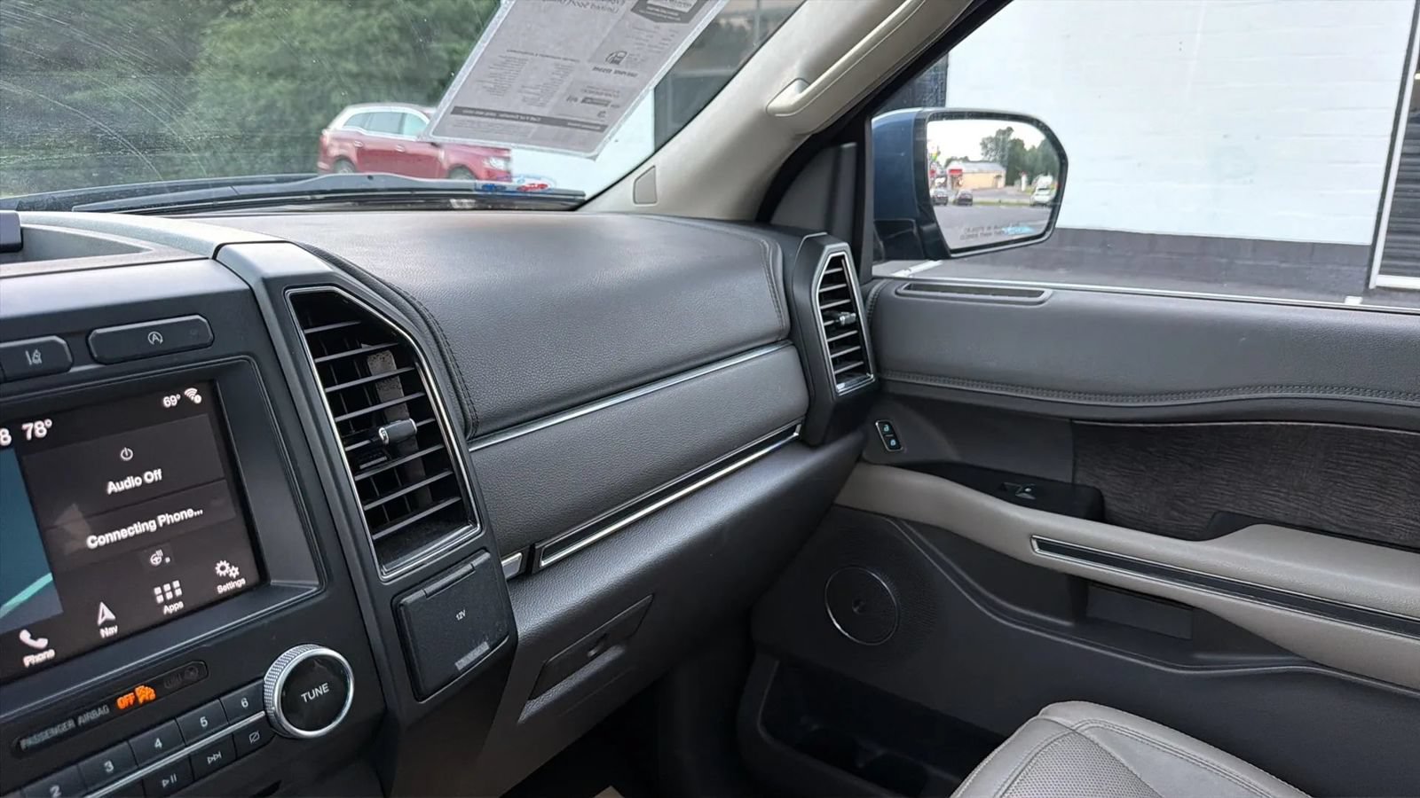 Used 2018 Ford Expedition Limited w/ Equipment Group 301A AWD/4WD image 30