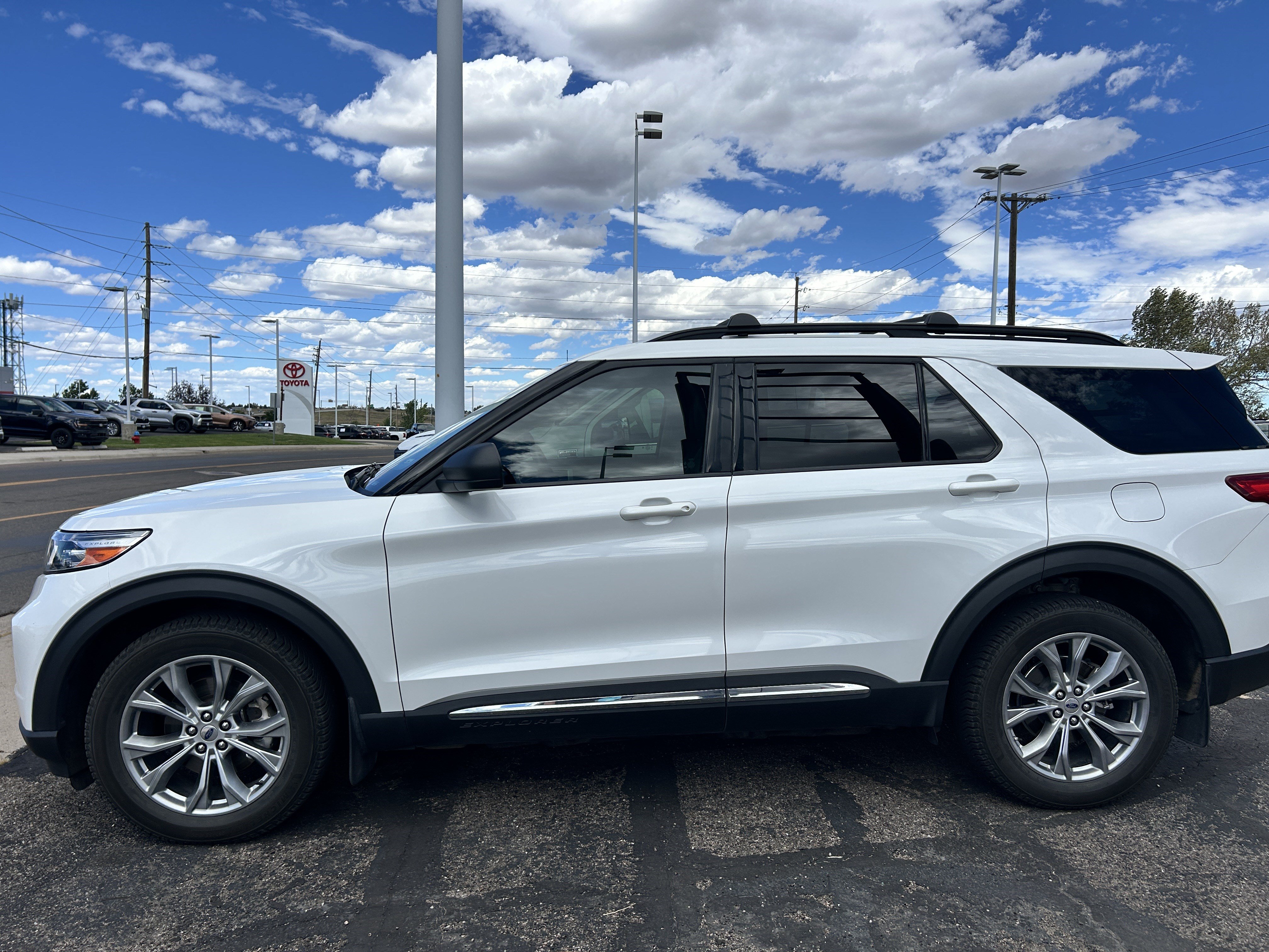 Used 2020 Ford Explorer XLT w/ Equipment Group 202A AWD/4WD image 2
