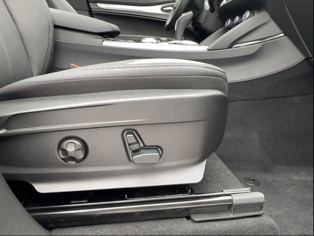 New 2026 Alfa Romeo Stelvio Sprint w/ Convenience Package AWD/4WD image 33