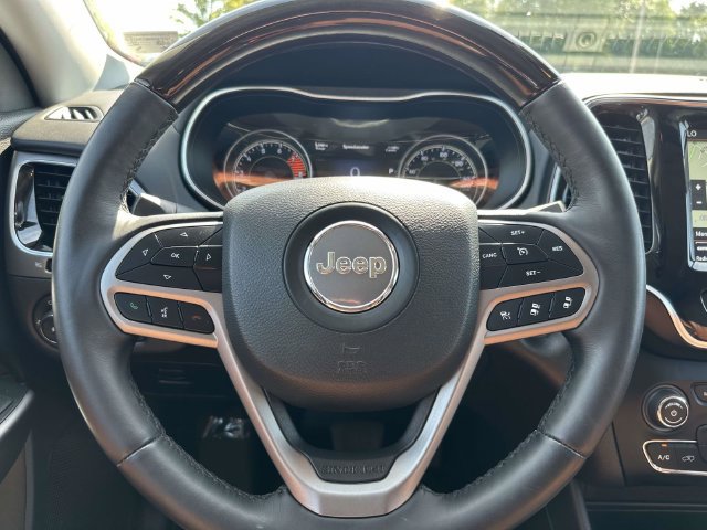 Used 2019 Jeep Cherokee Overland w/ Technology Group AWD/4WD image 24