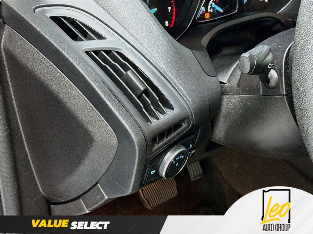 Used 2015 Ford Focus SE FWD image 12