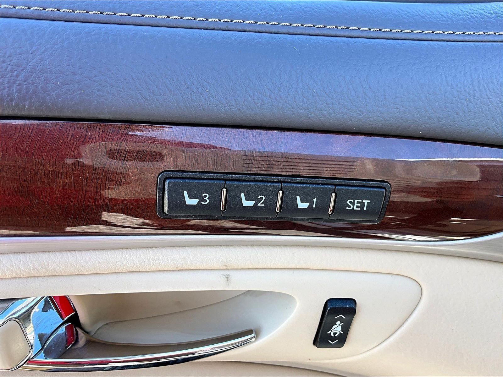 Used 2013 Lexus LS 460 AWD w/ Comfort Pkg image 37