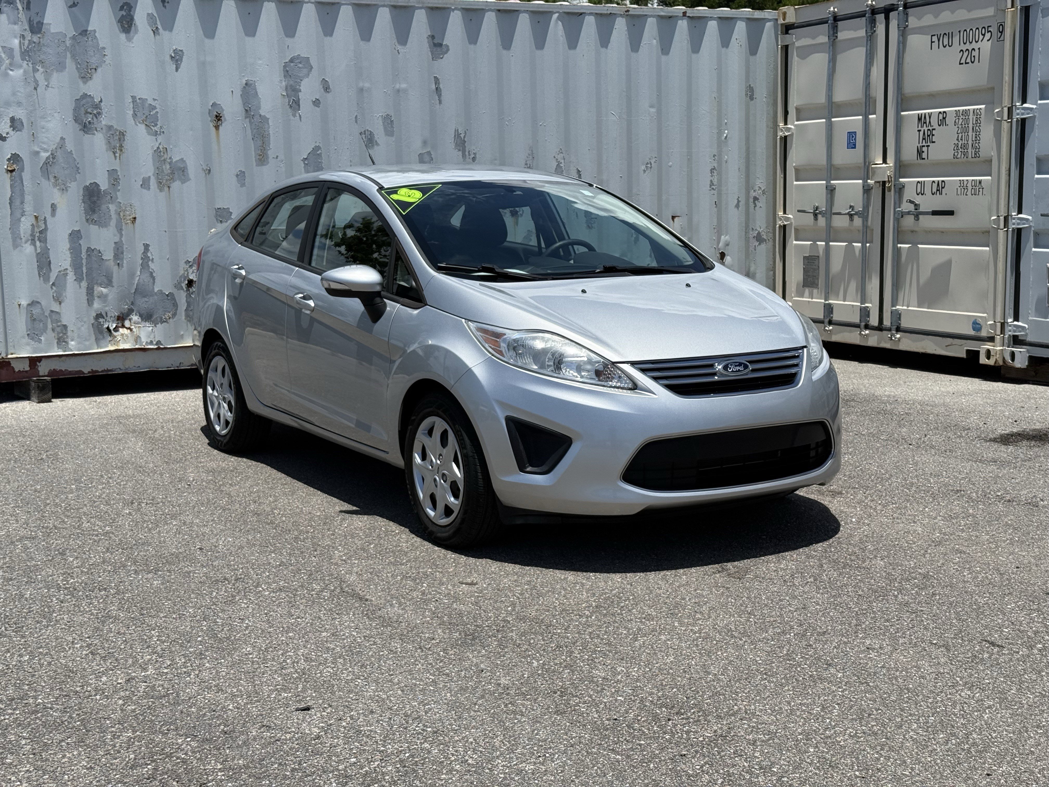 Used 2013 Ford Fiesta SE w/ Super Fuel Economy Pkg FWD image 2