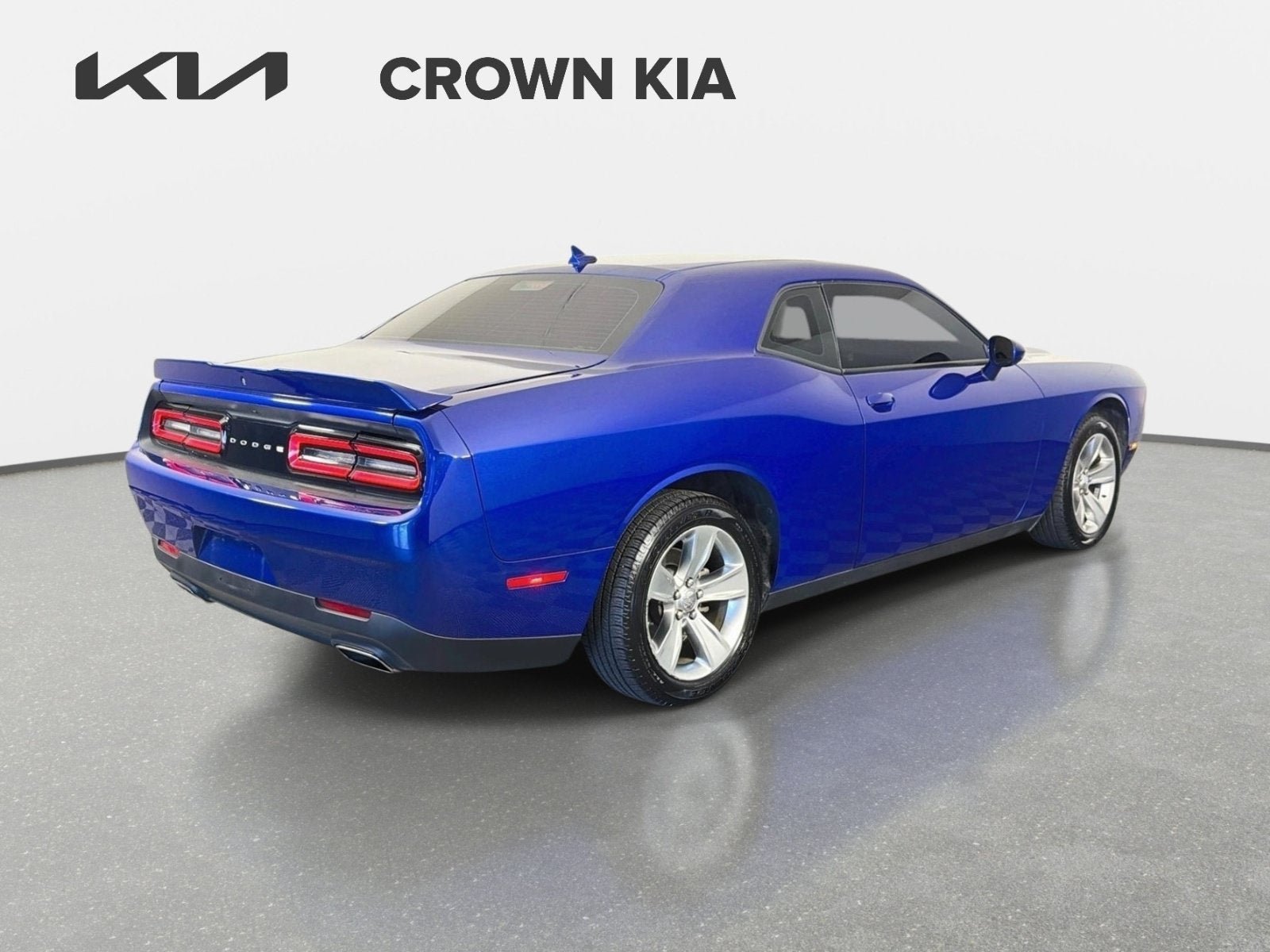 Used 2022 Dodge Challenger SXT RWD image 6