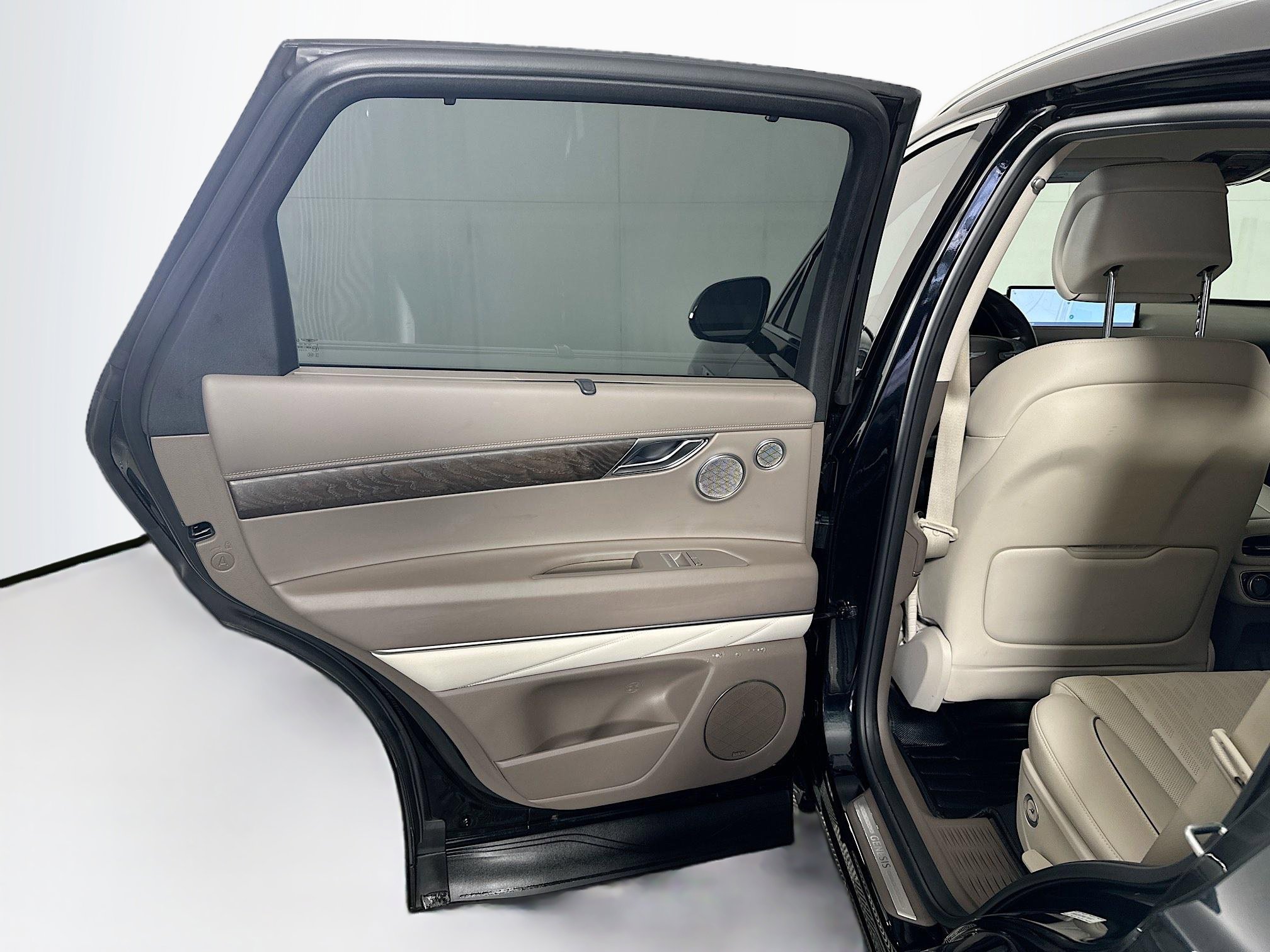 Used 2024 Genesis GV80 3.5T w/ Advanced Package image 27