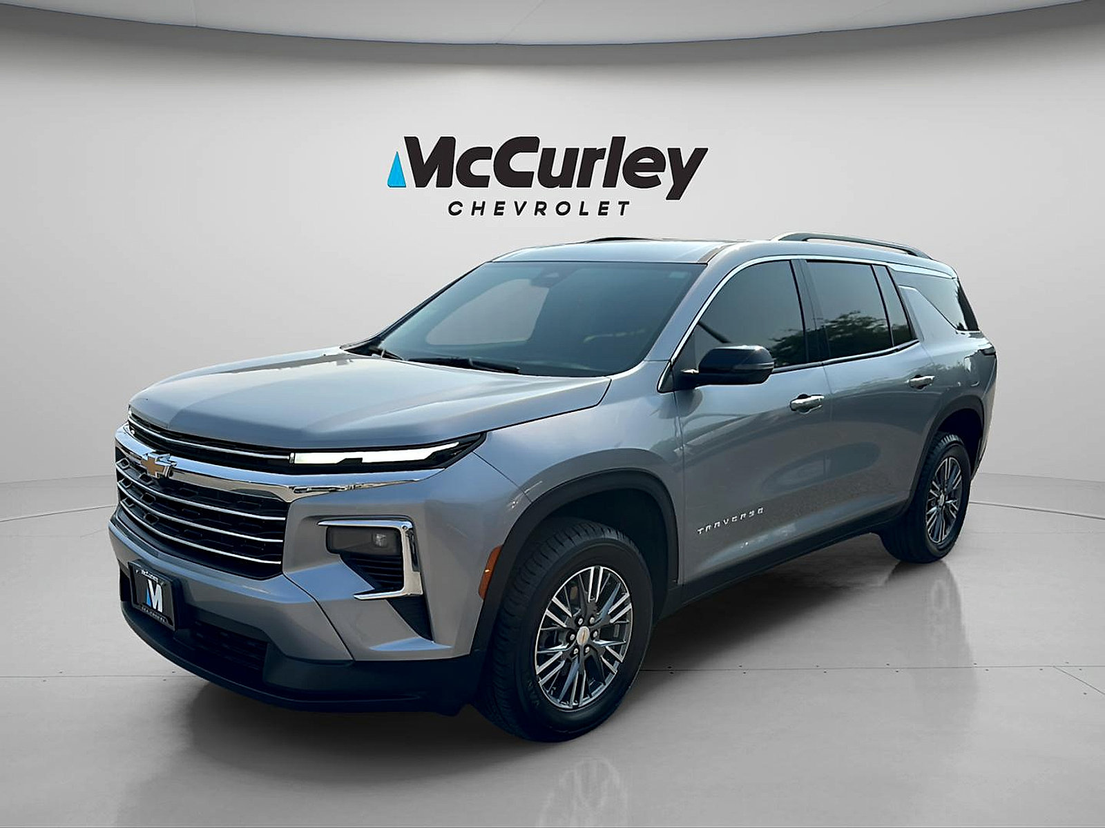 Used 2025 Chevrolet Traverse LT AWD/4WD image 3