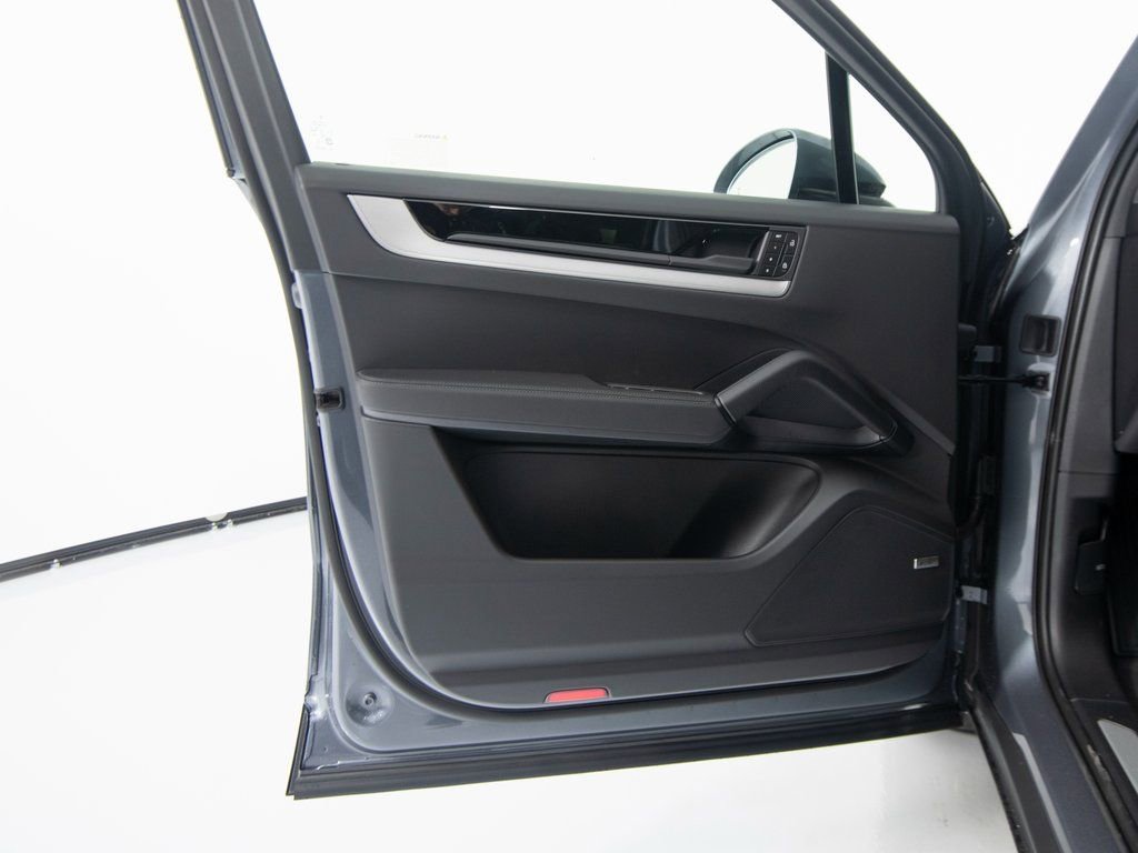 New 2026 Porsche Cayenne image 19