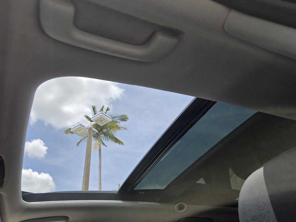 Used 2023 Kia Sorento S w/ Panoramic Sunroof Package AWD/4WD image 18