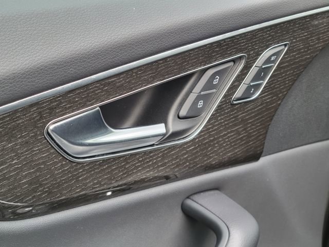 Used 2025 Audi Q8 Premium w/ Convenience Package image 25