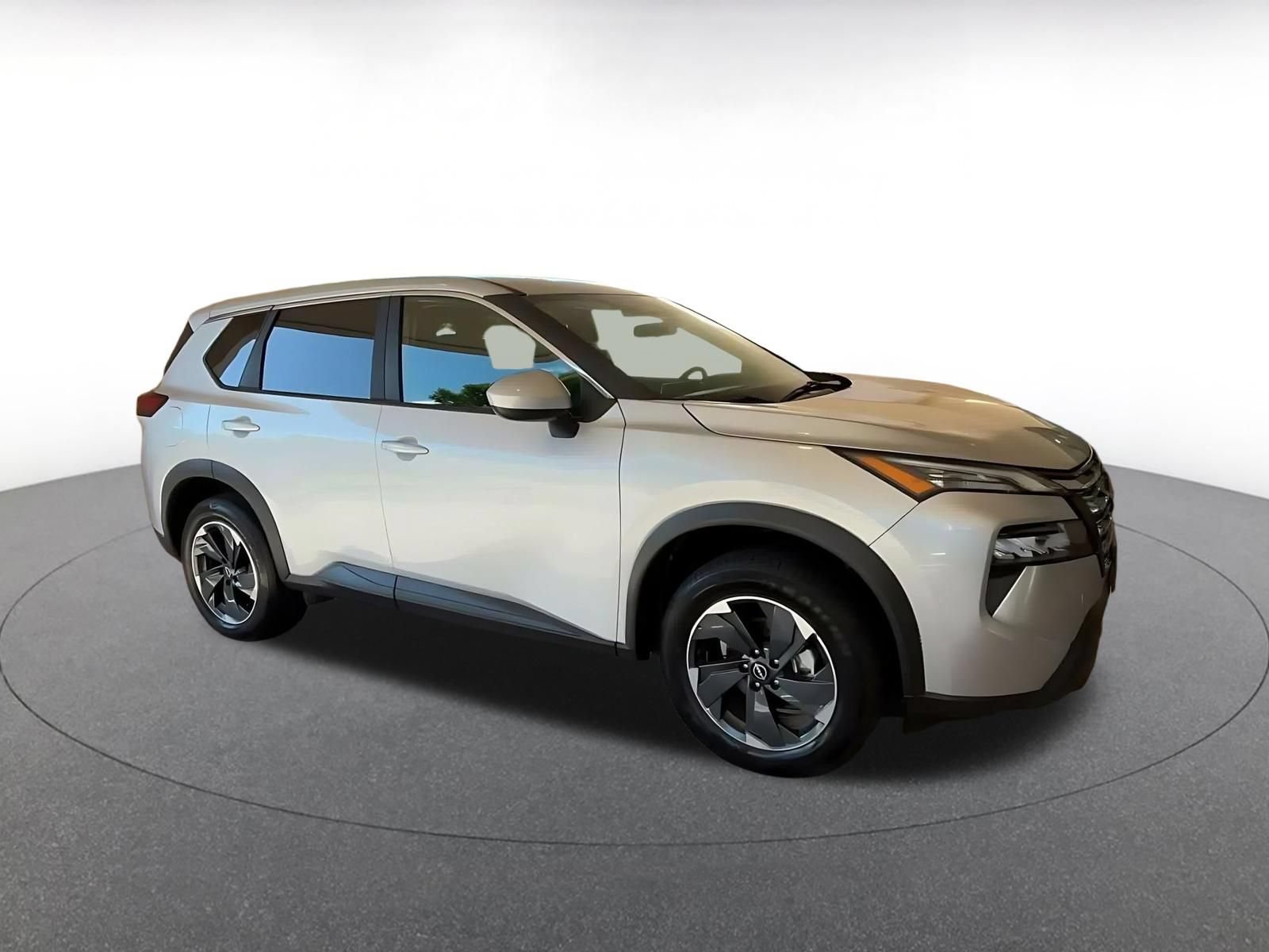 Used 2025 Nissan Rogue SV AWD/4WD image 2