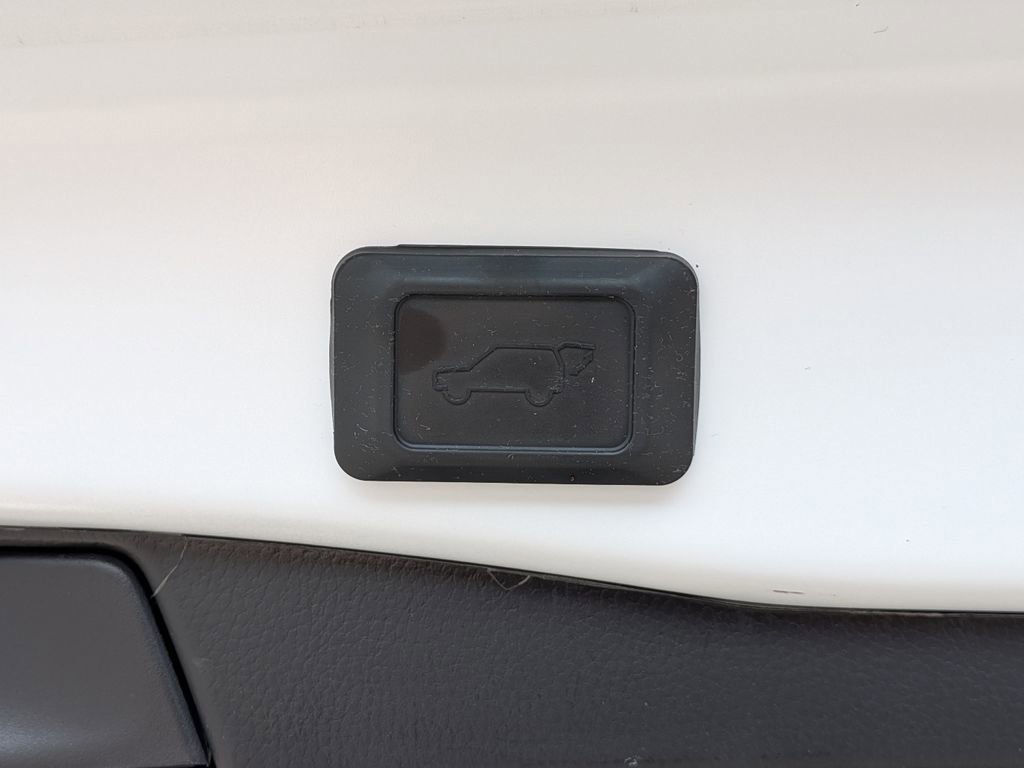 Used 2023 Toyota RAV4 XLE Premium image 14