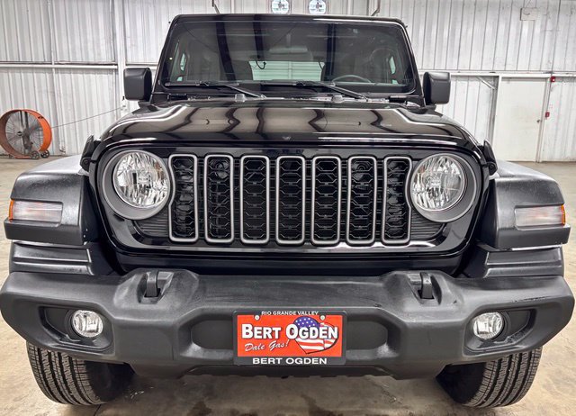 Used 2025 Jeep Wrangler Sport AWD/4WD image 2