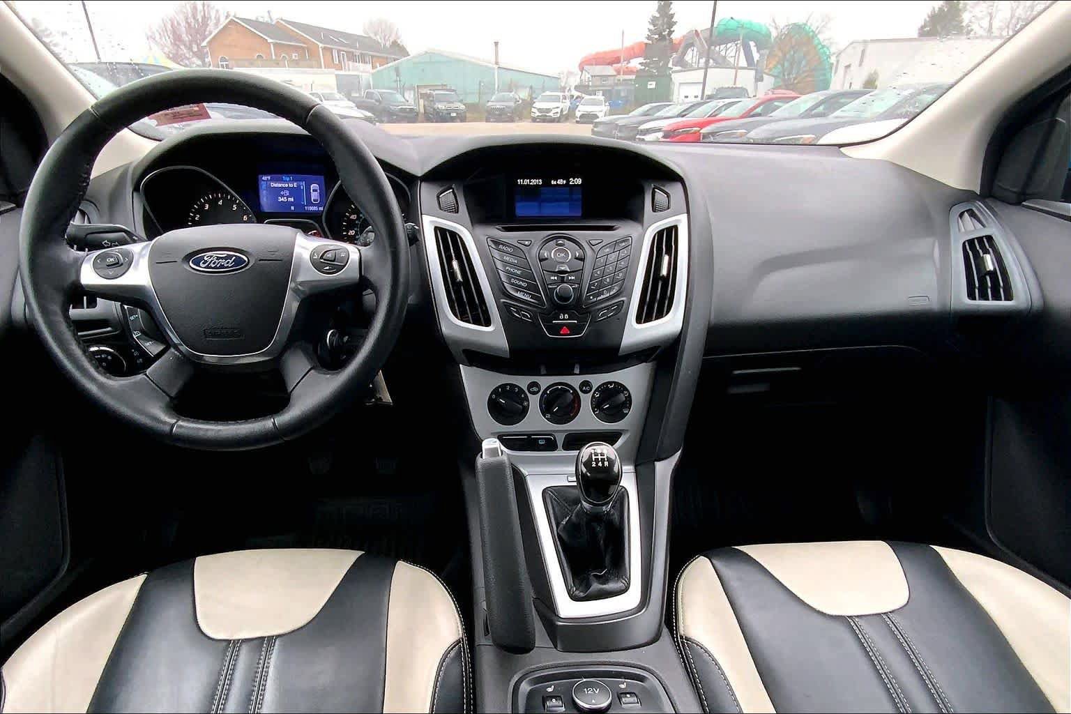 Used 2014 Ford Focus SE w/ SE Sport Package FWD image 16