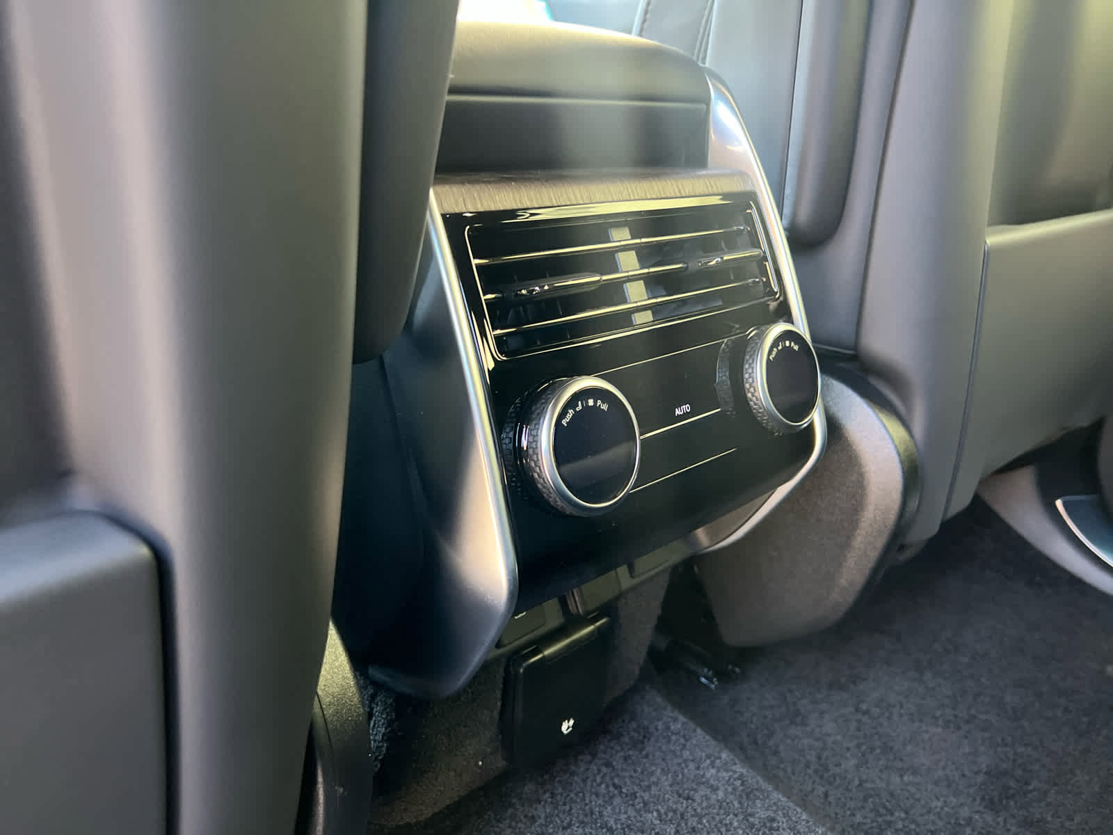 New 2025 Land Rover Range Rover SE image 17