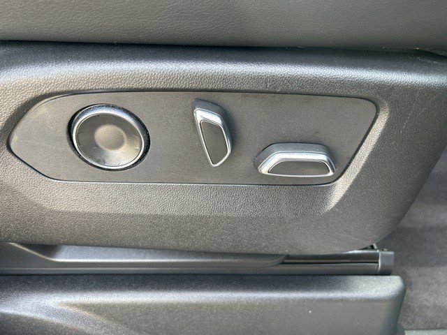 Certified 2023 Cadillac Escalade Premium Luxury image 29