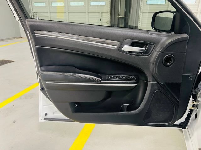 Used 2021 Chrysler 300 Touring w/ Sport Appearance Package RWD image 23