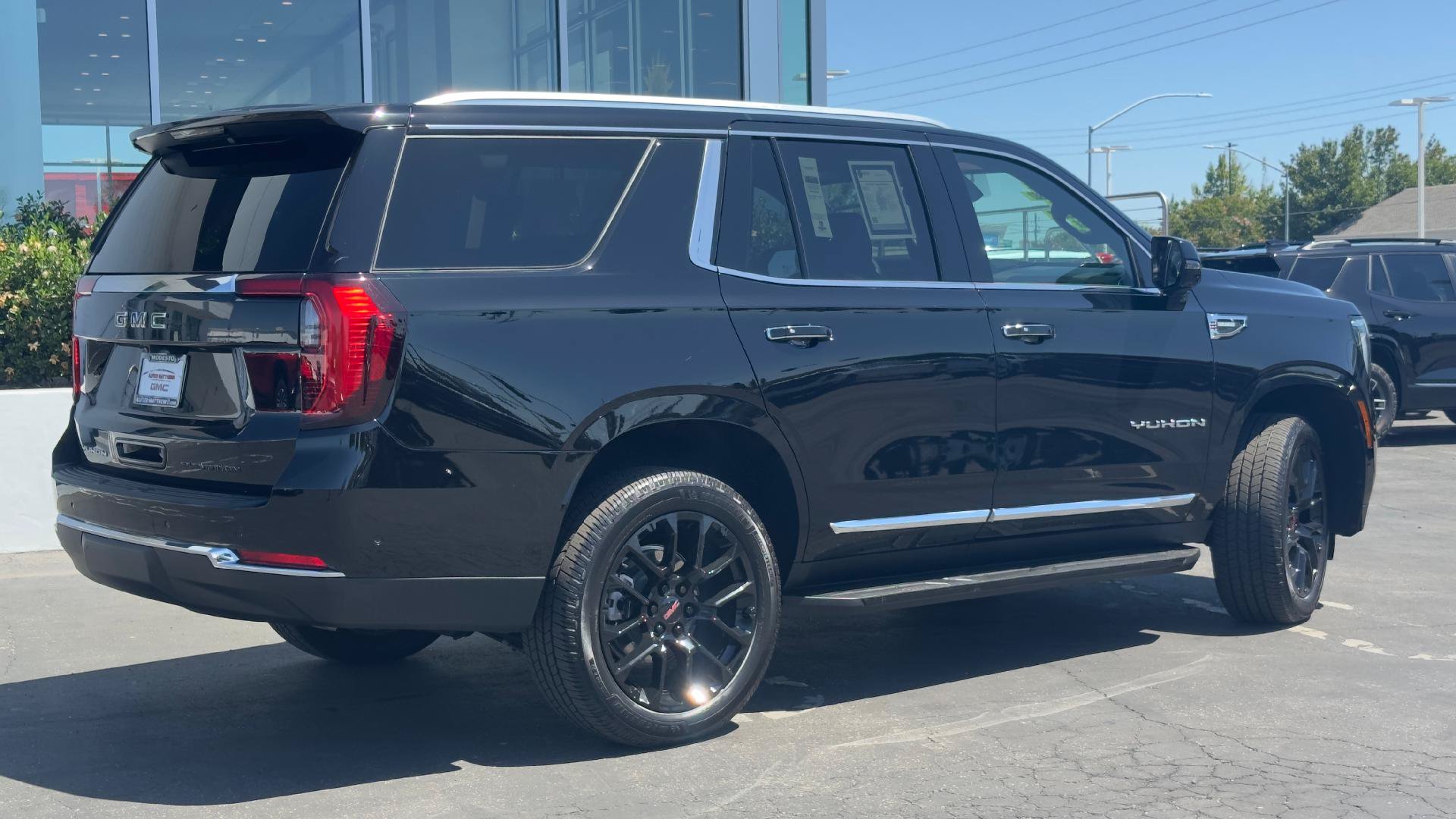 Used 2025 GMC Yukon Elevation AWD/4WD image 4