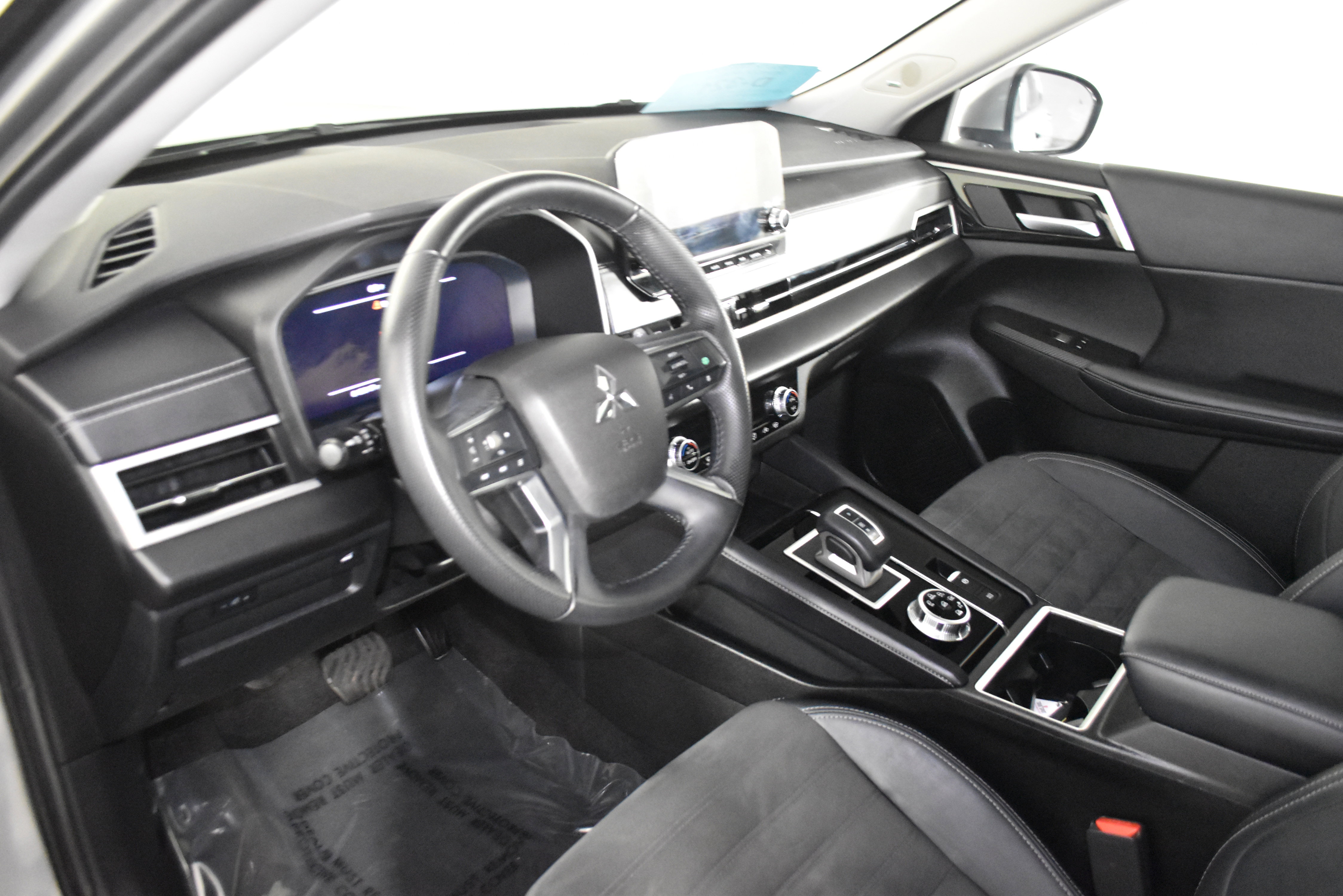 Used 2024 Mitsubishi Outlander SE image 35