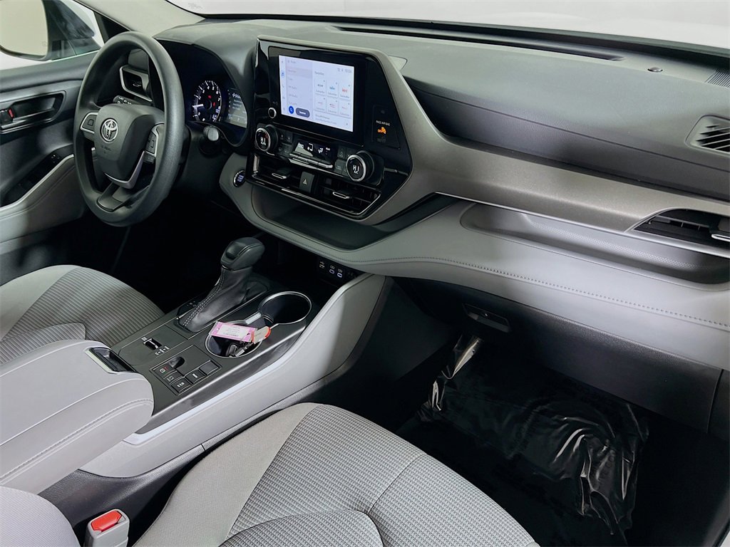 Used 2023 Toyota Highlander L image 27