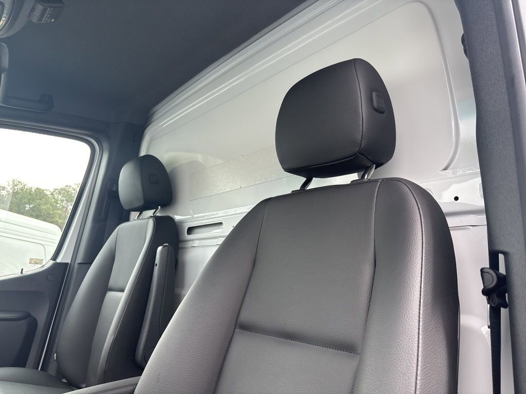 Used 2022 Mercedes-Benz Sprinter 3500 image 27