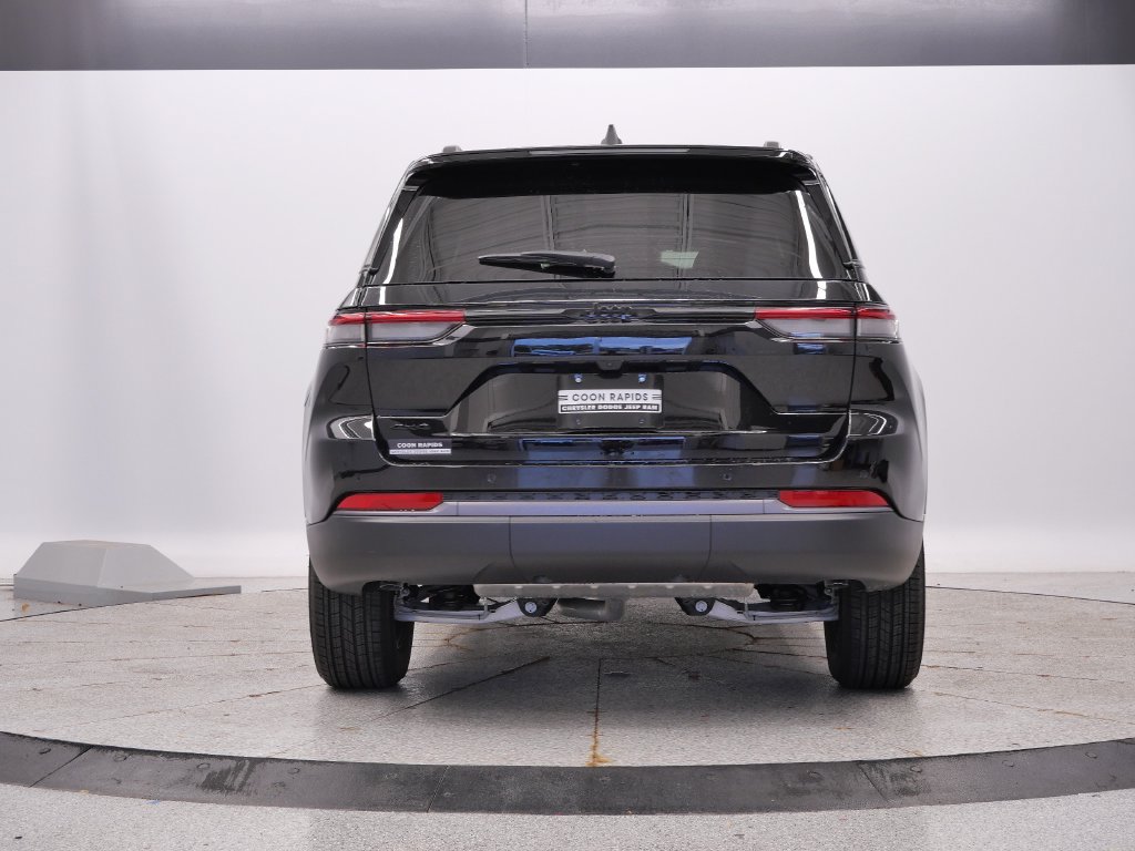 Used 2026 Jeep Grand Cherokee Altitude AWD/4WD image 4