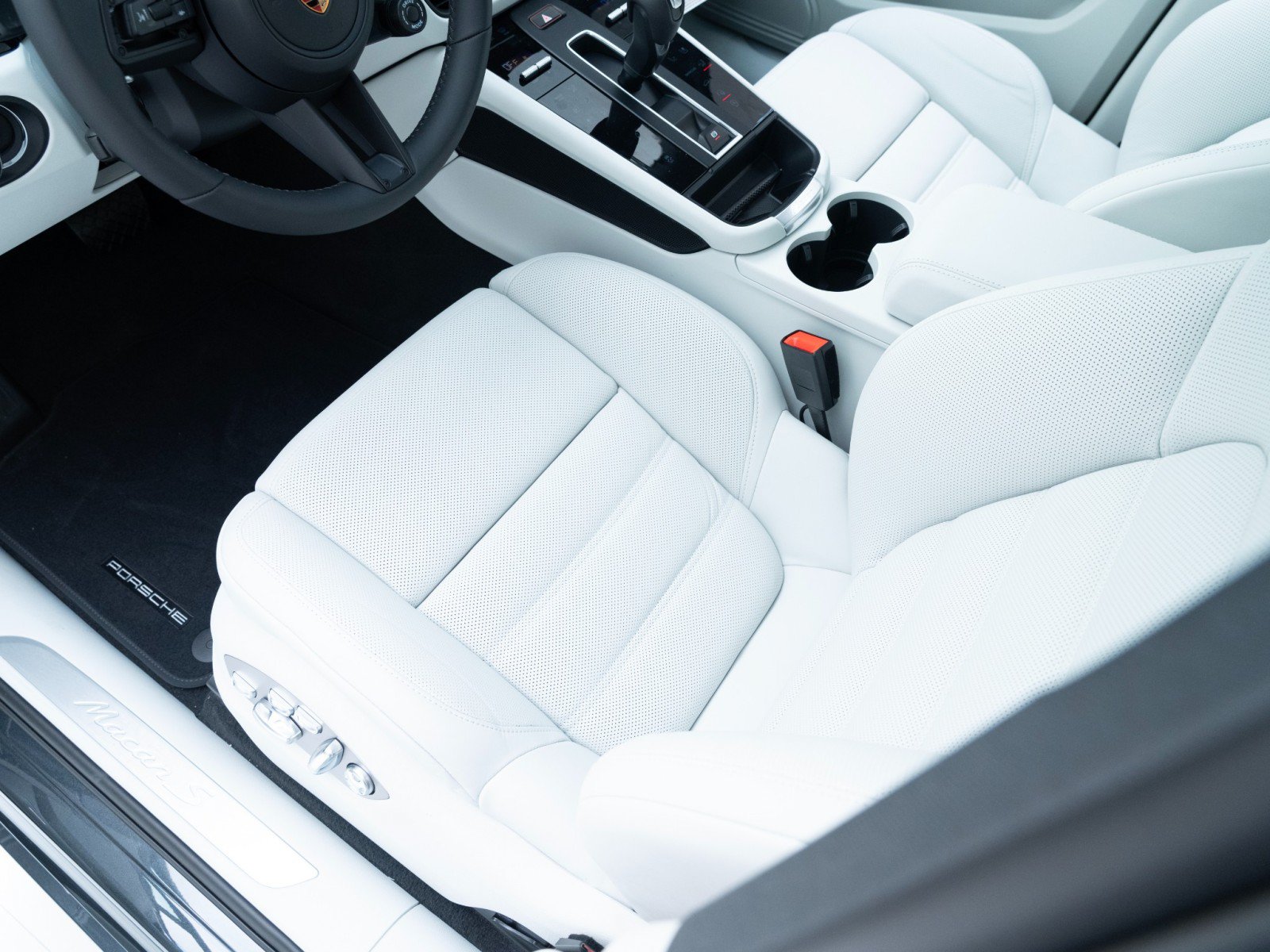 New 2026 Porsche Macan S AWD/4WD image 17