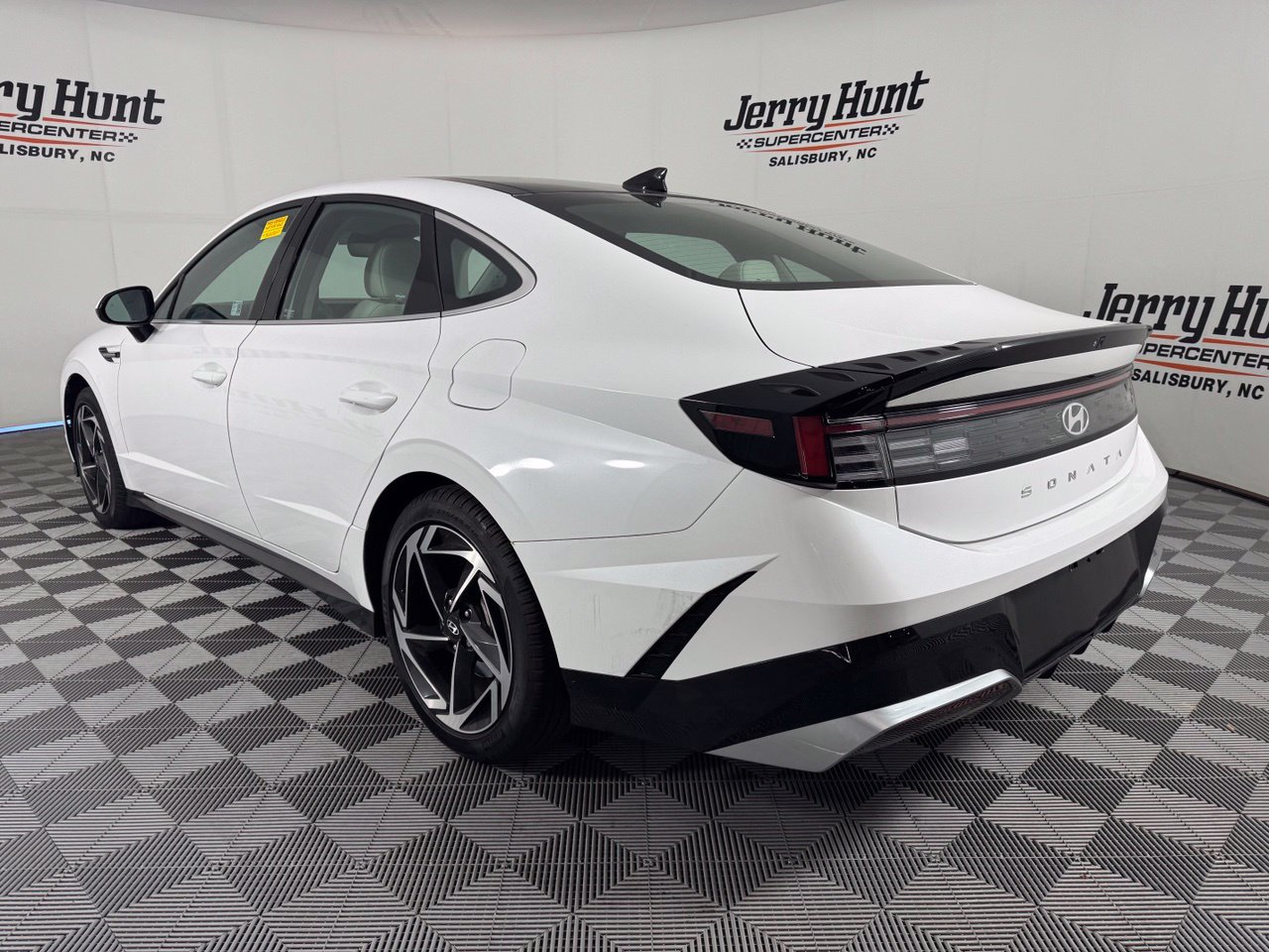 Used 2025 Hyundai Sonata SEL FWD image 9