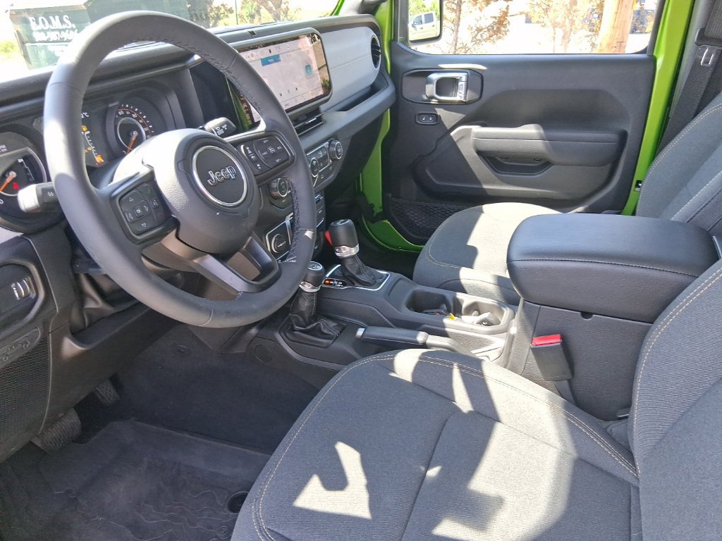 Certified 2025 Jeep Wrangler Sport AWD/4WD image 22