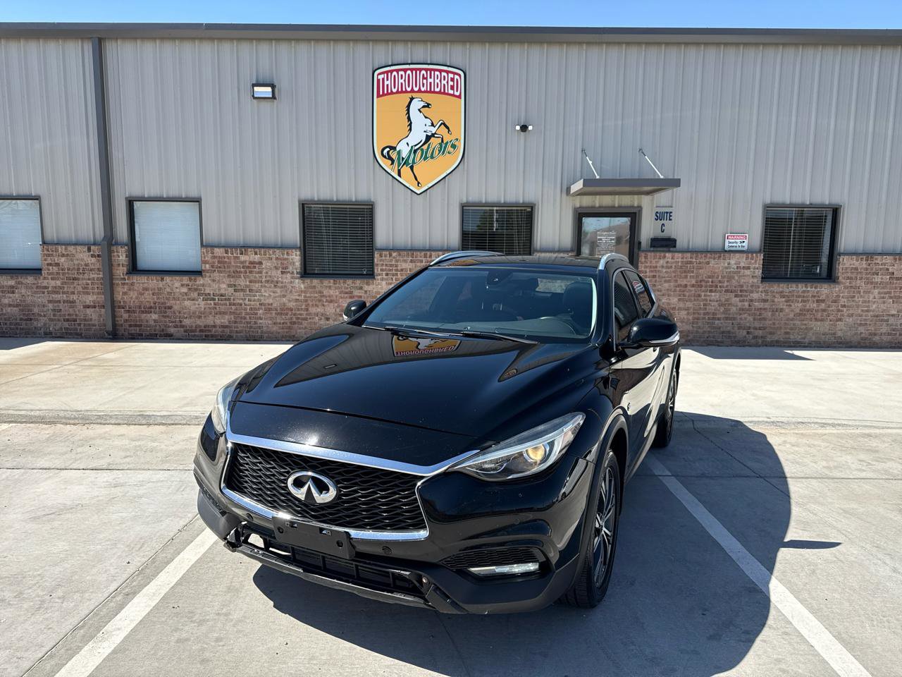 Used 2017 INFINITI QX30 Premium w/ Navigation Package image 3
