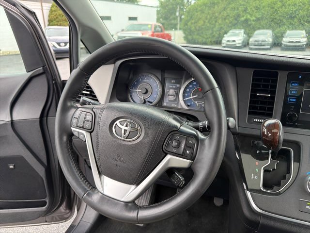 Used 2015 Toyota Sienna Limited Premium w/ Four Season Floor Mat Package AWD/4WD image 30