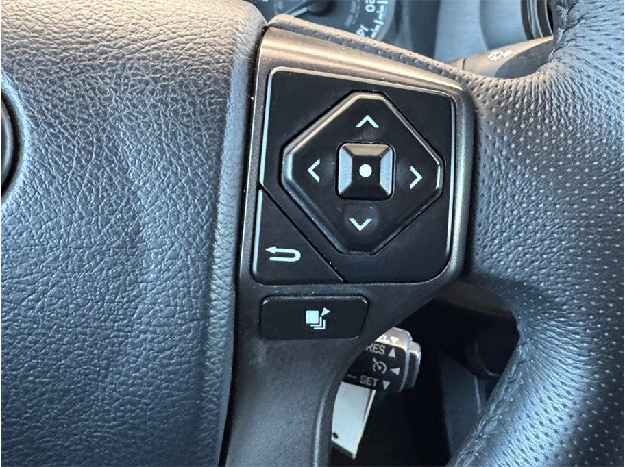 Used 2017 Toyota Tacoma TRD Off-Road w/ Tow Package AWD/4WD image 15