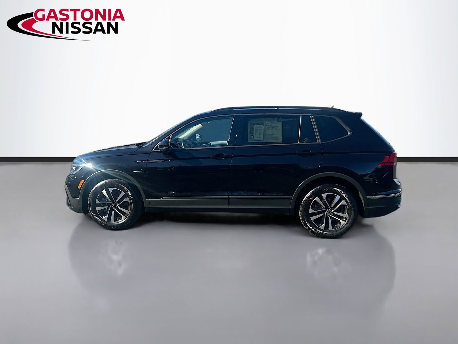 Used 2024 Volkswagen Tiguan S image 5