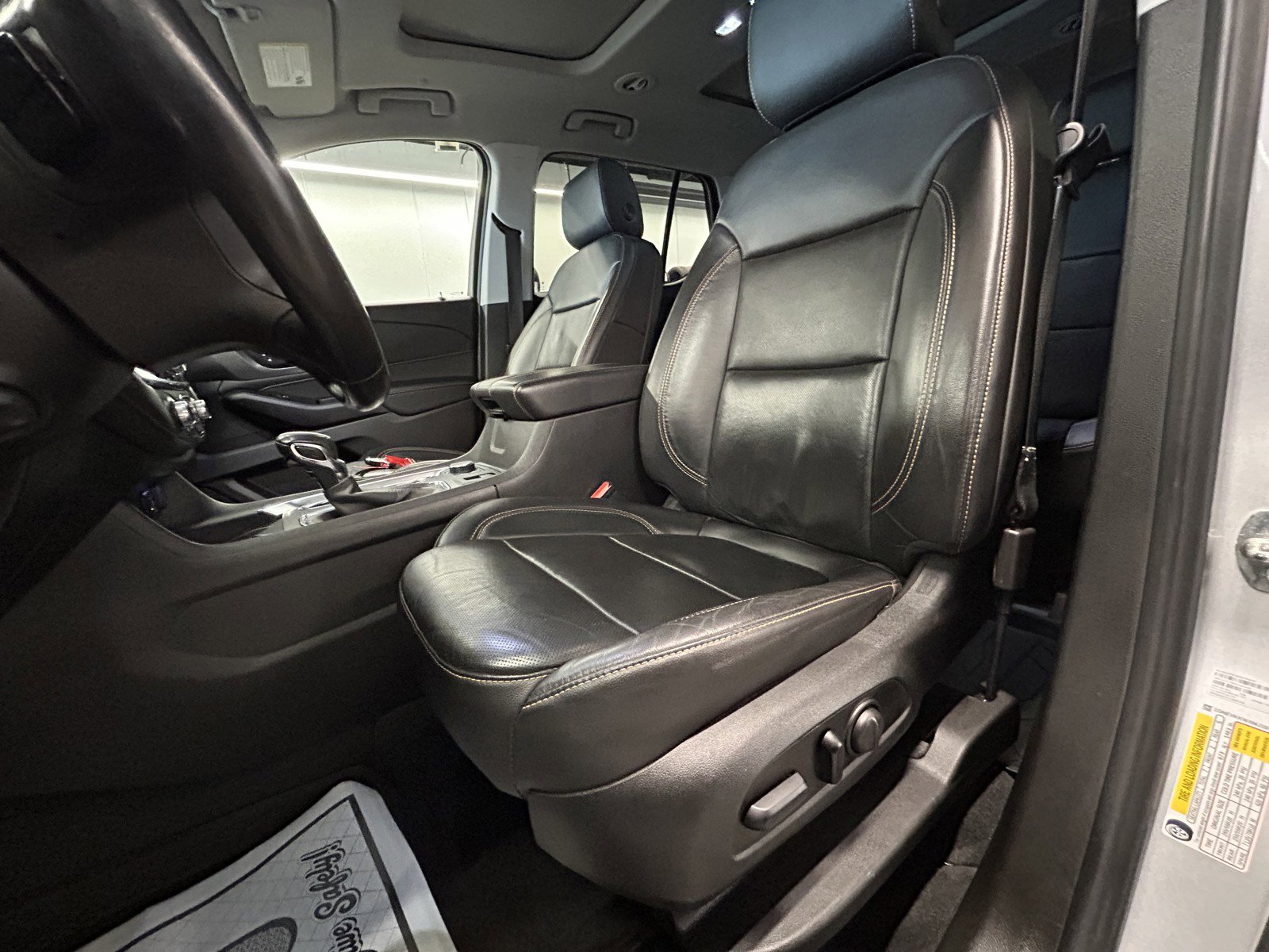 Used 2021 Chevrolet Traverse Premier w/ LPO, Blackout Package image 12