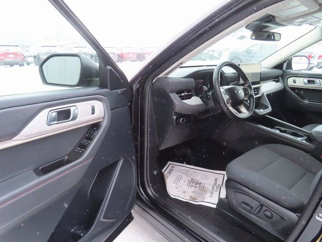 Used 2025 Ford Explorer Active image 18