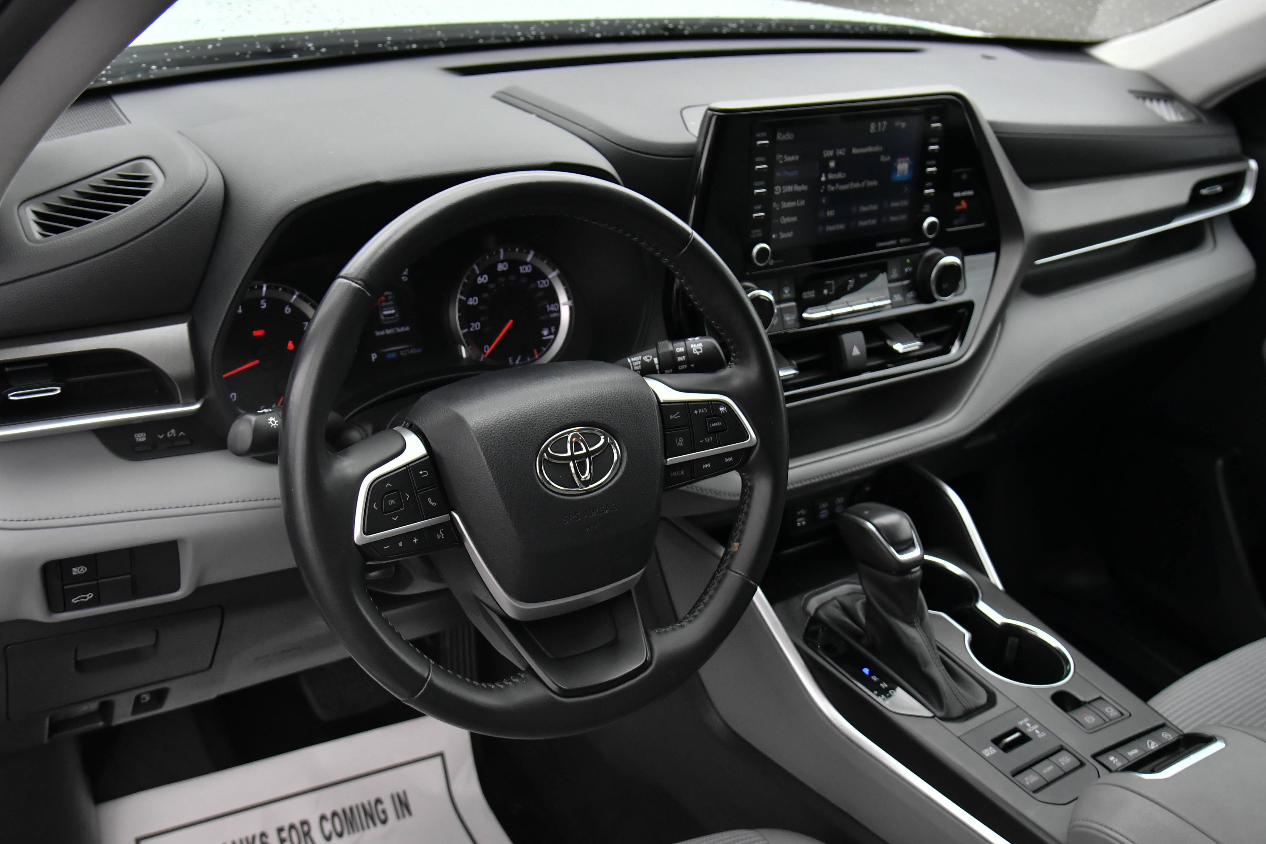 Used 2022 Toyota Highlander LE AWD/4WD image 16