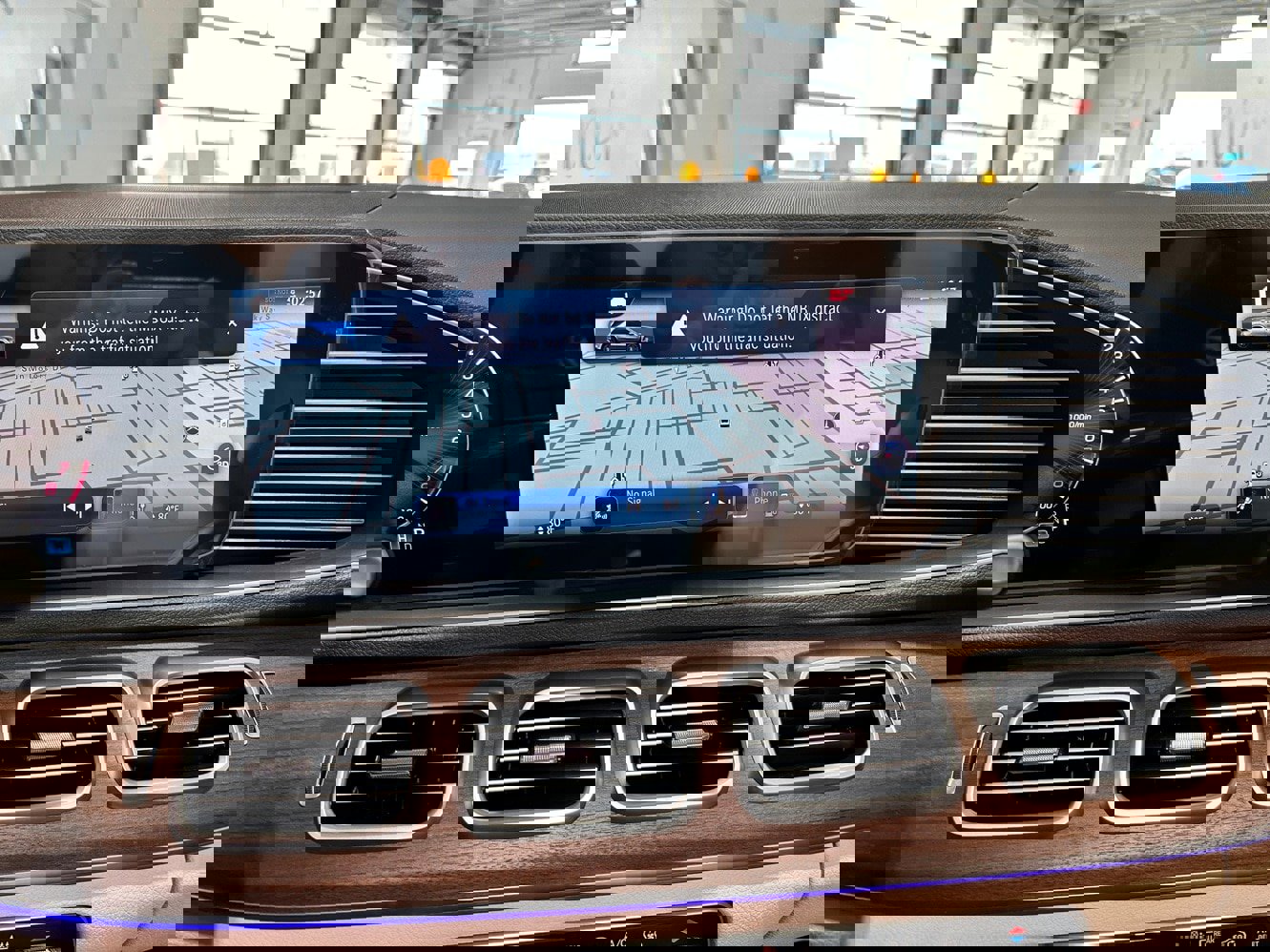 New 2026 Mercedes-Benz GLE 450e Exclusive 4MATIC AMG Line Plug image 10