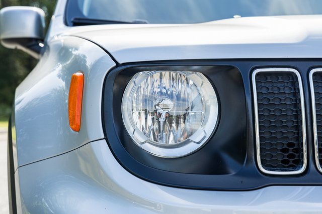 Used 2020 Jeep Renegade Latitude w/ UConnect 8.4 Nav Group image 21