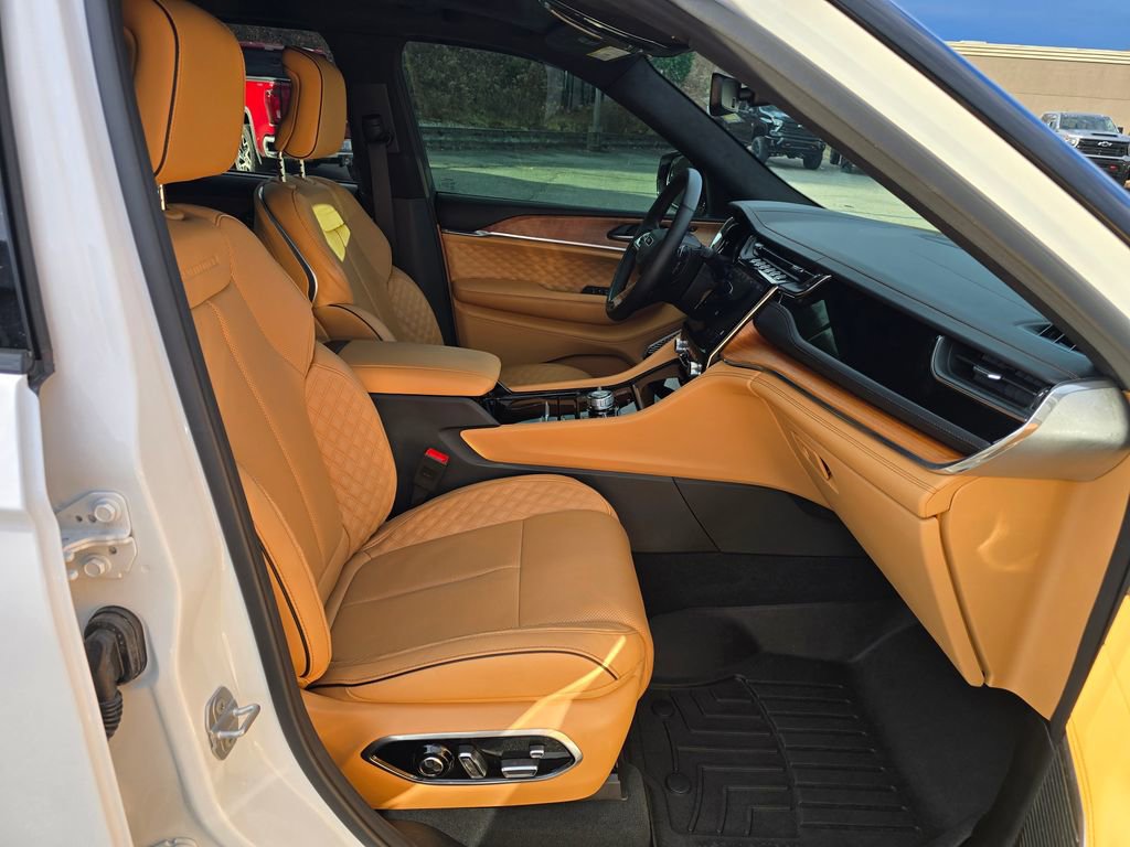 Used 2025 Jeep Grand Cherokee L Summit image 30