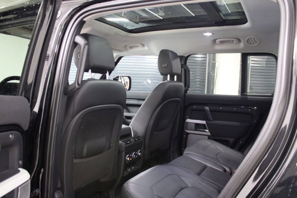 Used 2023 Land Rover Defender 130 SE image 39