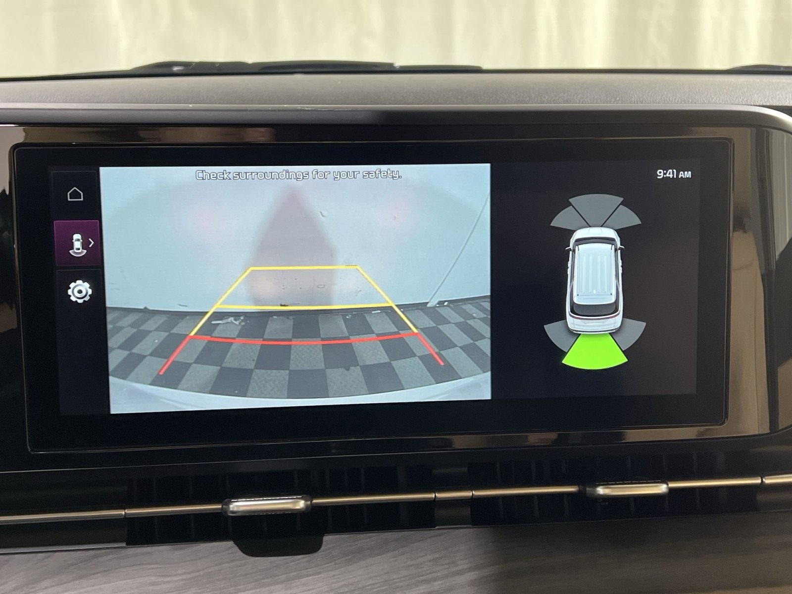 Used 2024 Kia Carnival EX image 31