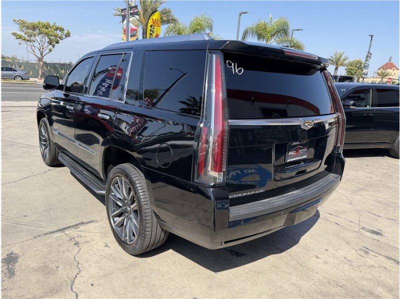Used 2017 Cadillac Escalade Premium Luxury RWD image 4