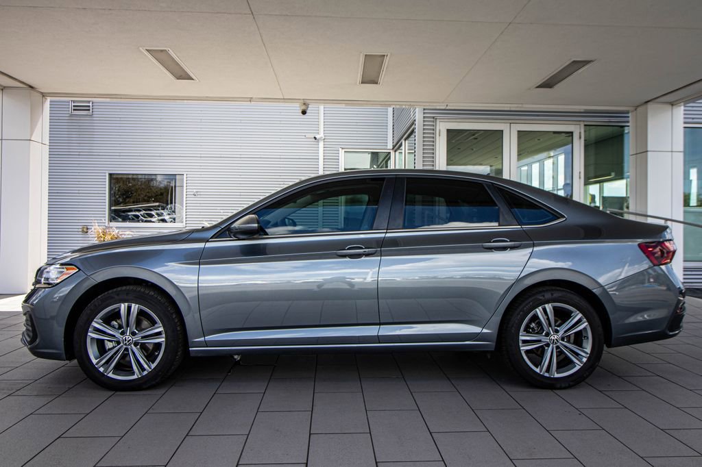 Certified 2022 Volkswagen Jetta SE image 10