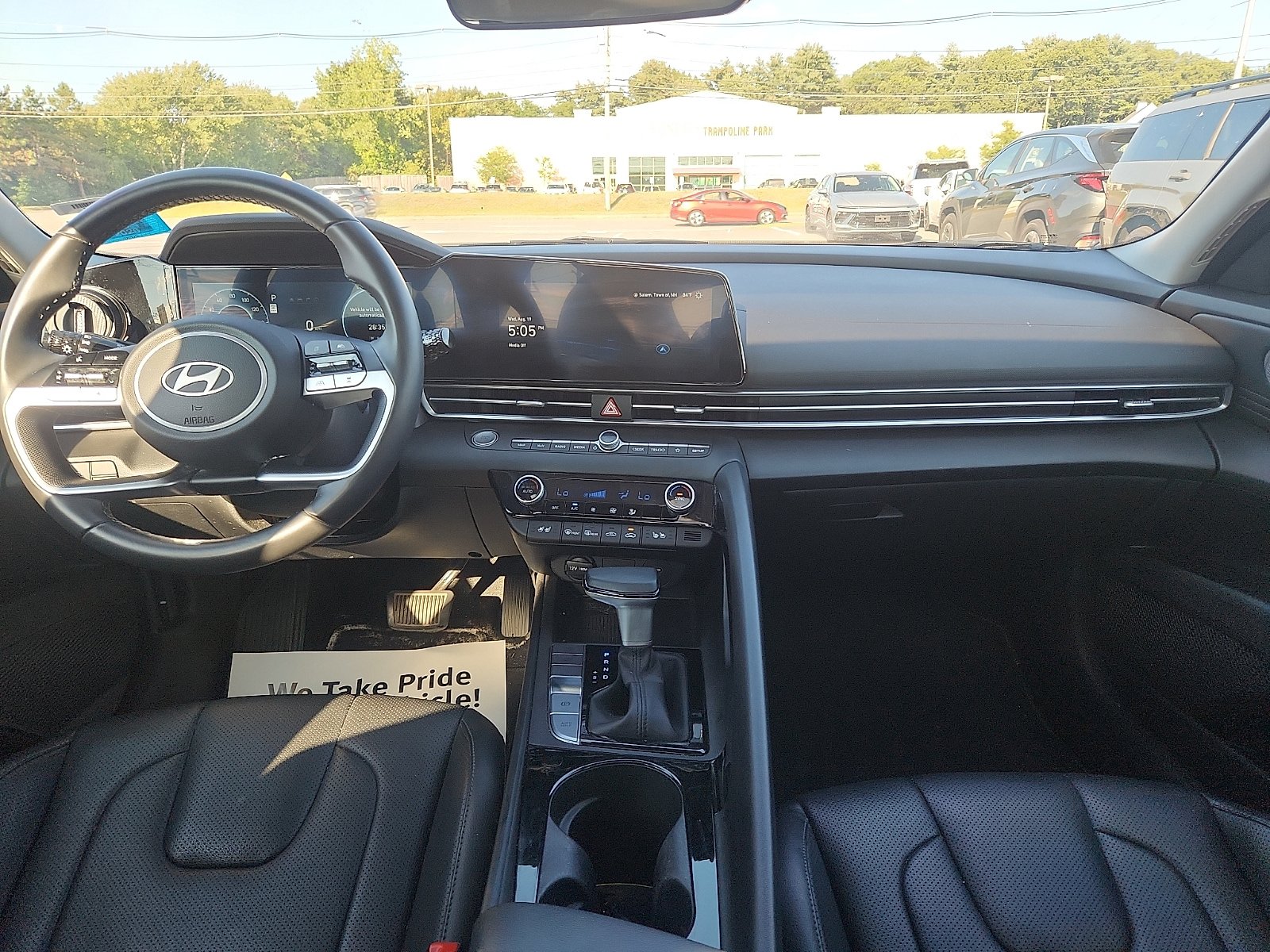 Certified 2025 Hyundai Elantra Limited FWD image 9