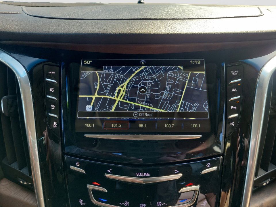 Used 2020 Cadillac Escalade ESV Premium Luxury image 17