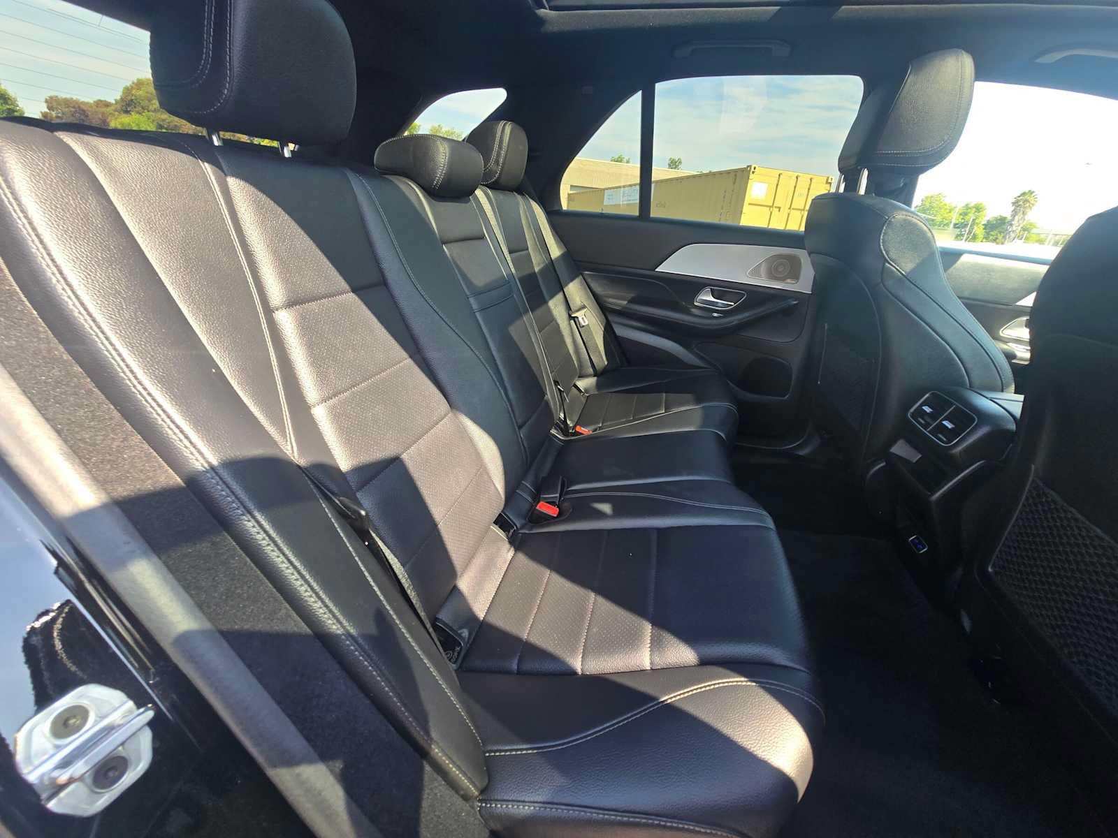 Used 2025 Mercedes-Benz GLE 350 4MATIC w/ Driver Assistance Package image 12