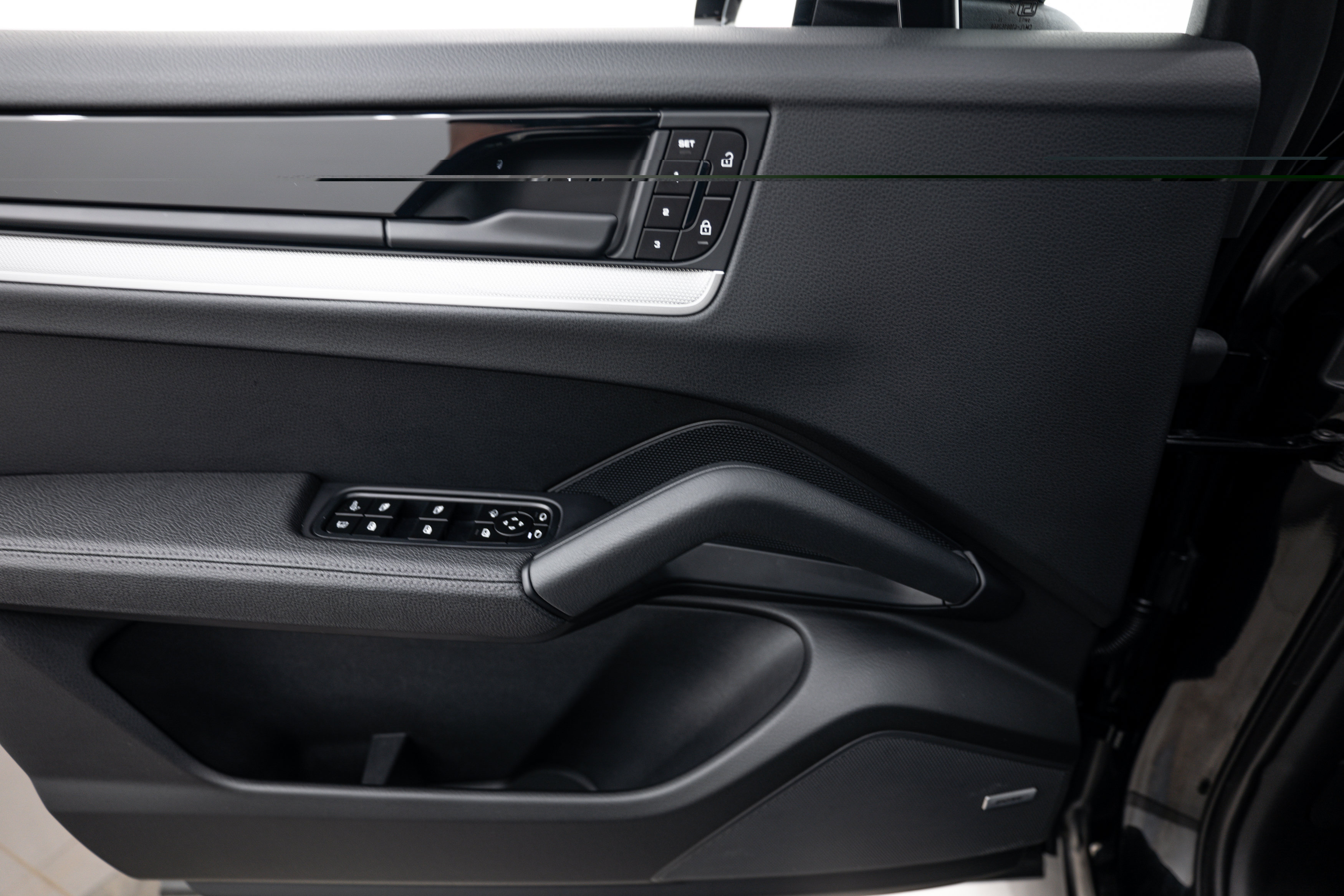 Certified 2025 Porsche Cayenne S AWD/4WD image 16
