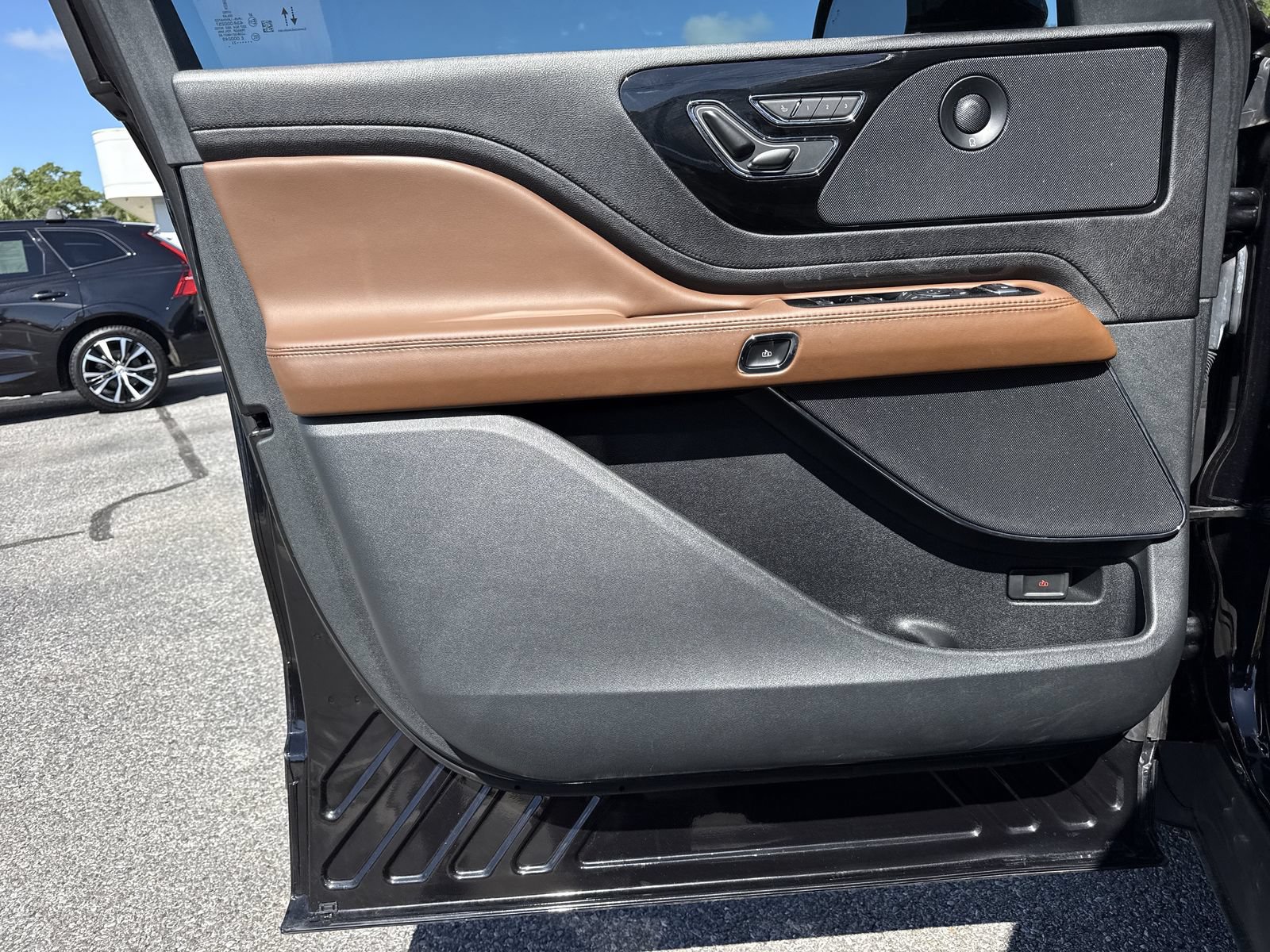 Used 2023 Lincoln Aviator Grand Touring w/ Elements Package Plus AWD/4WD image 40