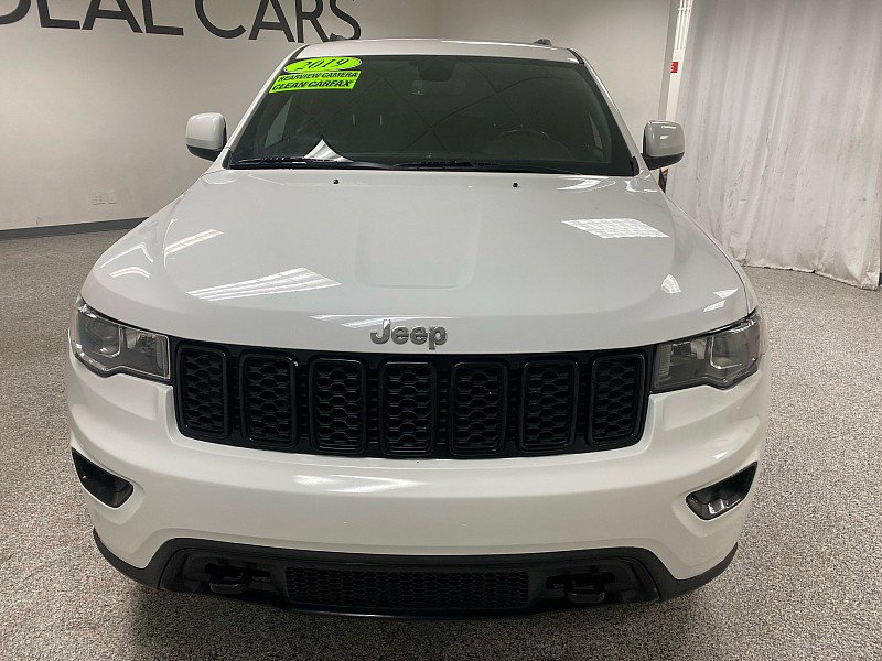 Used 2019 Jeep Grand Cherokee Laredo image 2
