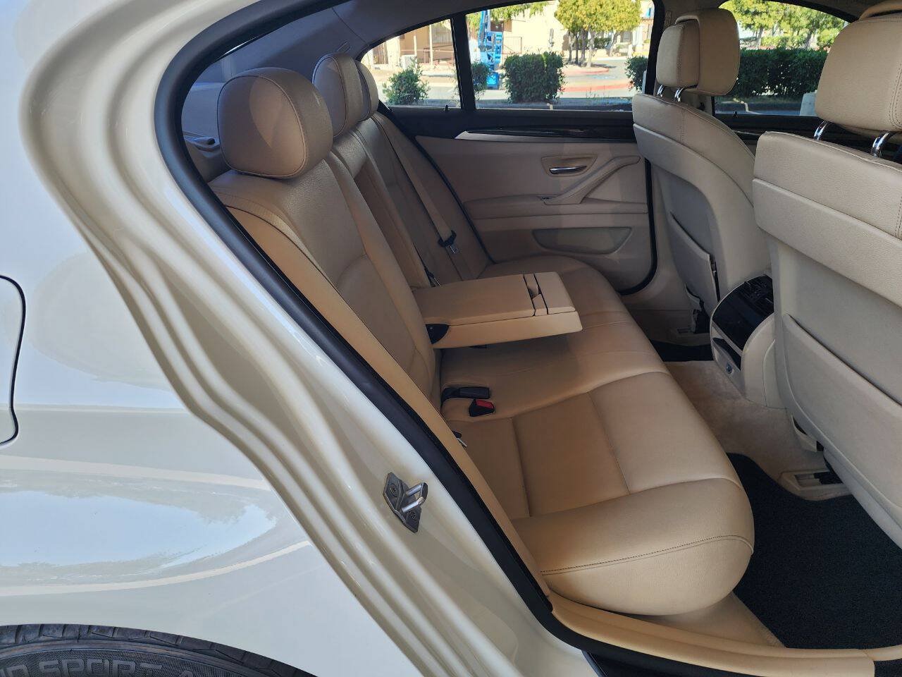 Used 2013 BMW 528i Sedan RWD image 17