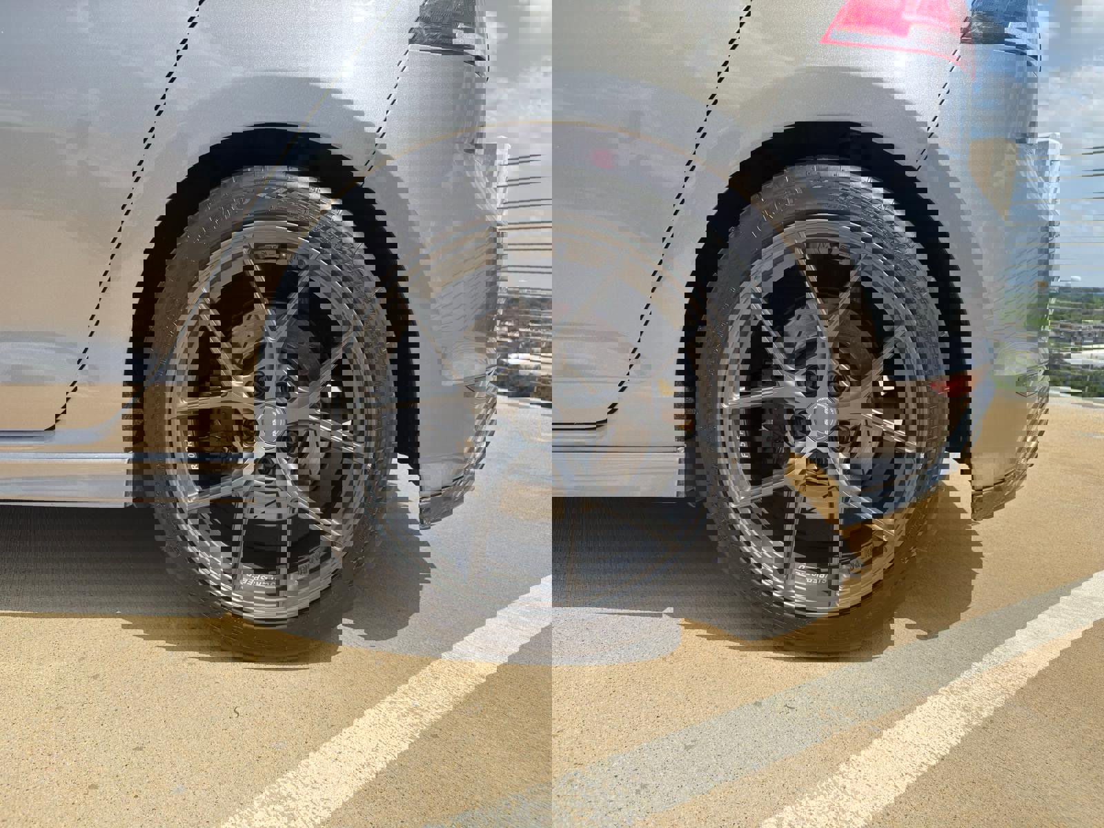 Used 2015 Volkswagen Golf R 4-Door image 40